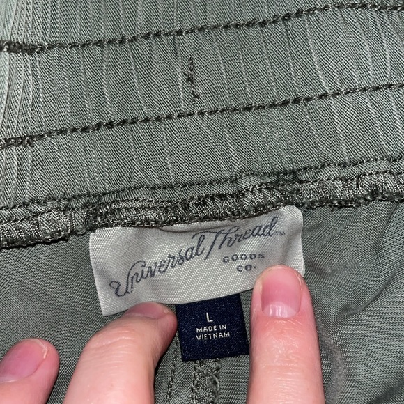 Universal Thread Green Drawstring Shorts - Picture 4 of 7